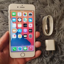 iPhone 7 - UNLOCKED - Like New 