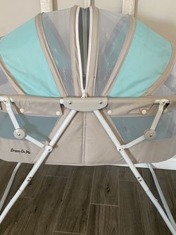 Dream On Me Bassinet .