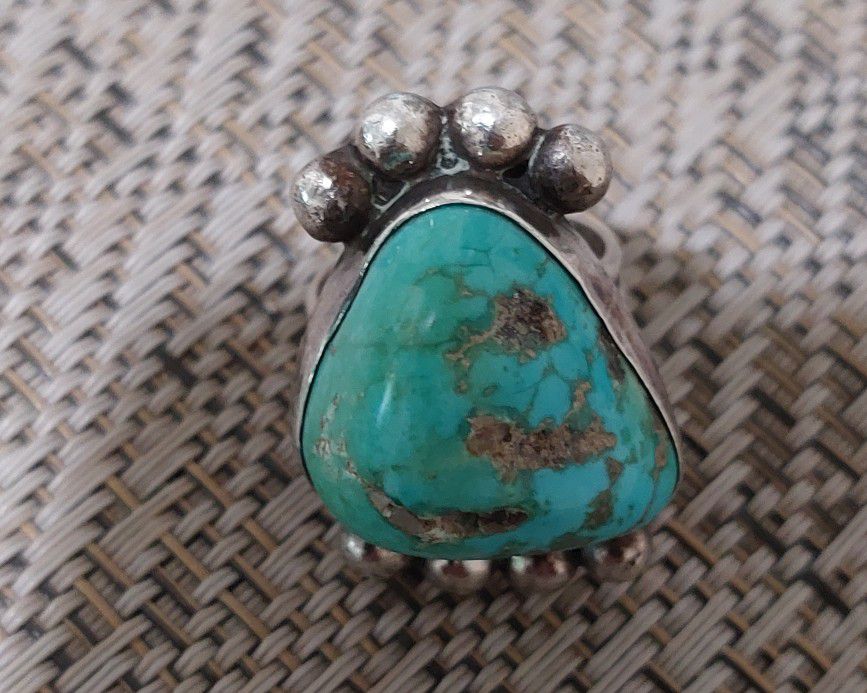 Gorgeous Turquoise Silver Ring 