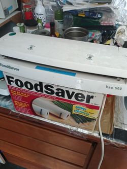 Food saver vacuum sealer and bags