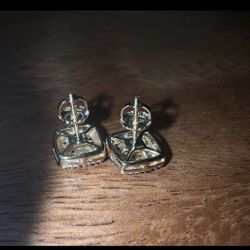 Real 10k gold with natural vvs diamonds 