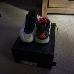 Flexible price will accept any offer Adidas Sneakers Black White Red Laces