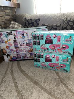 LOL Surprise! 2-in-1 Glamper Fashion Camper with 55+ Surprises