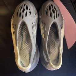 Moonlight Yeezy Foam Runners