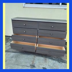 8 drawers dresser / Eight drawers dresser / Cajonera / Comoda