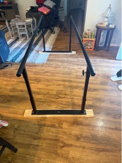 Parallel bars adjustable