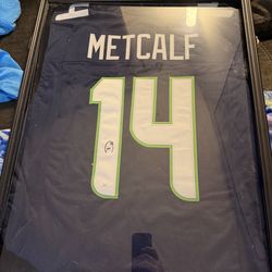 D.K. Metcalf Autographed Jersey JSA authentication