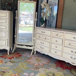 Gorgeous French Provincial Set 
