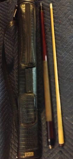 McDermott Pool Cue And Case