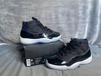 Air Jordan 11 (space jam ) size 9