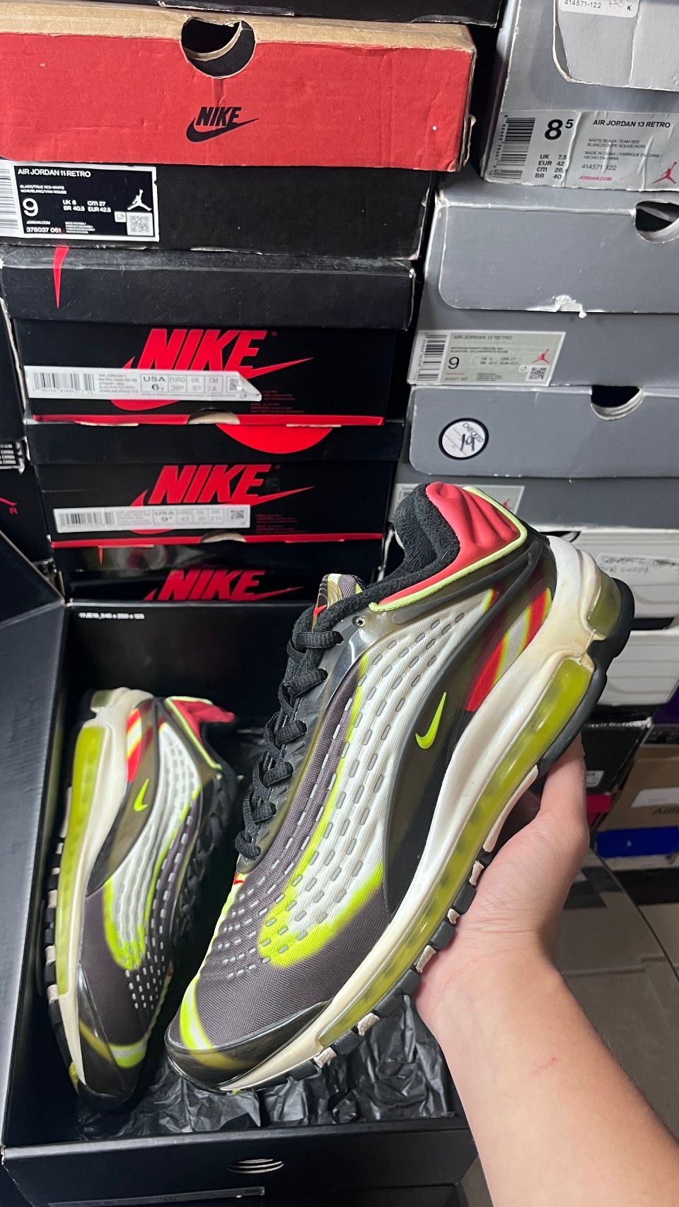 air max deluxe black volt habanero red