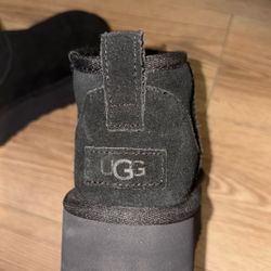 UGGS