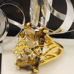 Bautiful Crystal Cocktail  Ring Sz6, amber color the stone, Statement style, NWOT
