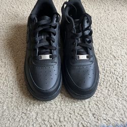 Black Air Force 1 Size 7 Kids