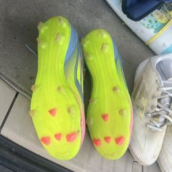Soccer Shoes. 8. 1/2. 