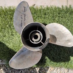 Yamaha  19 Pitch Lh Propeller