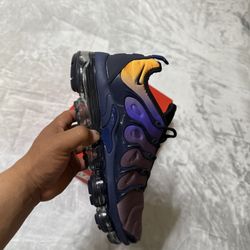 NIKE AIR VAPORMAX PLUS