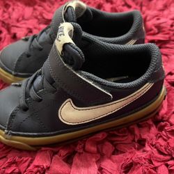 Navy/white Nike (9c)