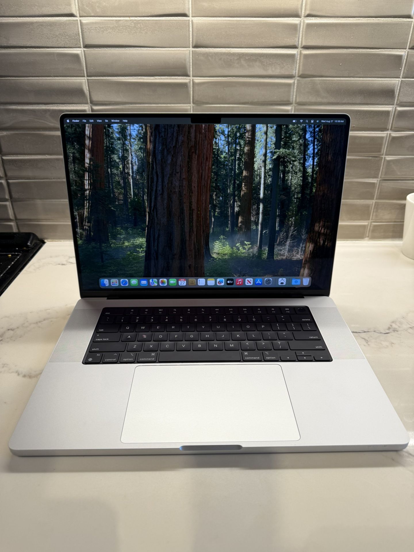 Apple 16” MacBook Pro M1 Pro Chip 32GB Ram 512SSD! 90 day warranty! We offer financing!