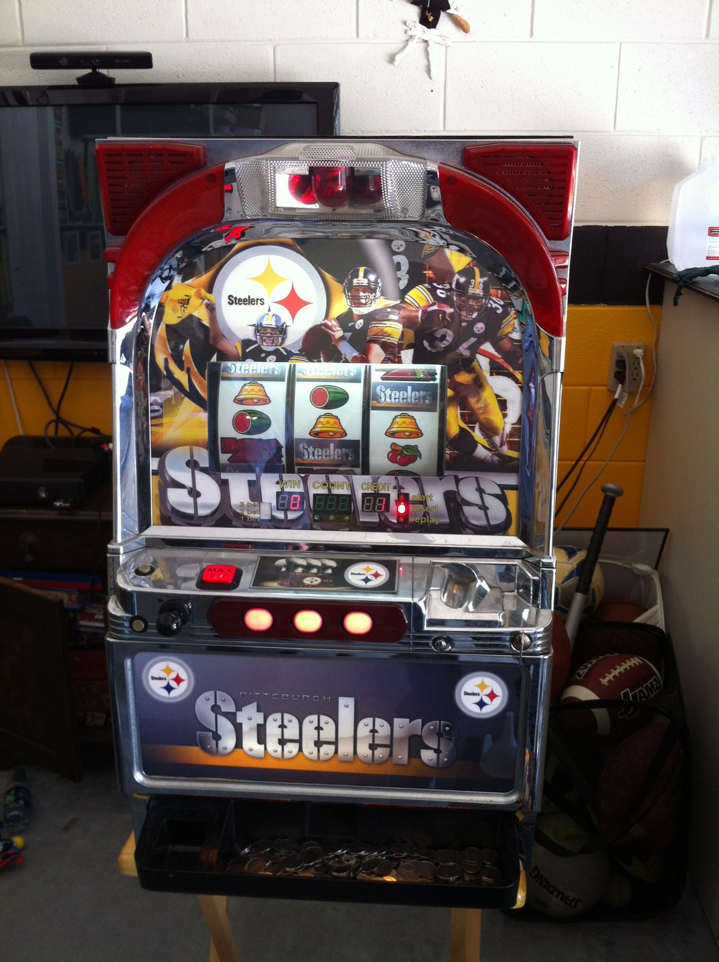 Pittsburgh Steelers slot machine for Sale in Clermont, FL OfferUp