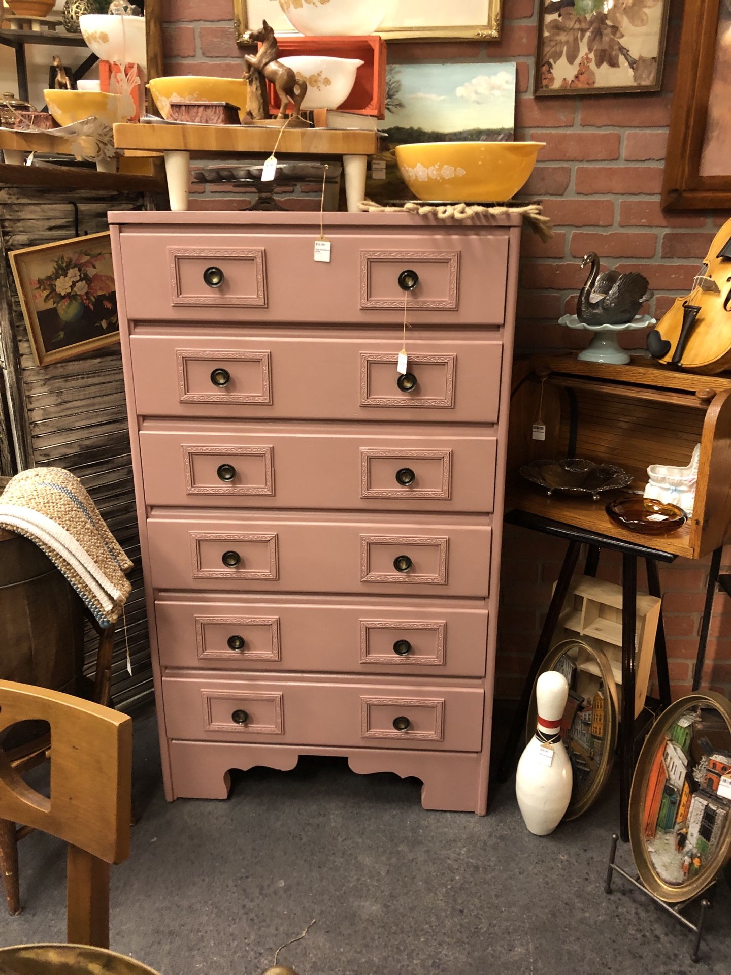 Vintage 6 Drawer Dresser- Solid Wood for Sale in Buckley, WA - OfferUp
