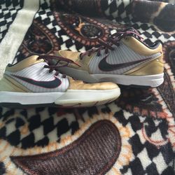 Kobe 4 Gold Medal