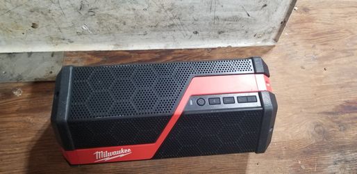 Milwaukee m18  &m12   Wireless Jobsite Speaker  New 