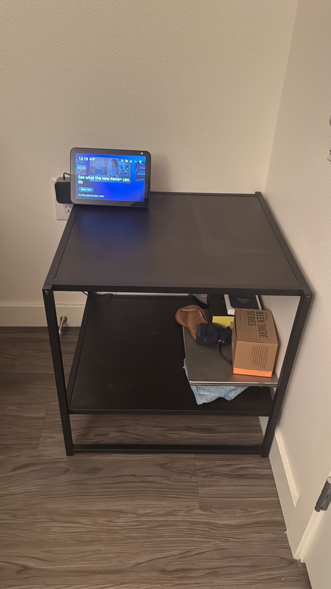 Side desk/ side table