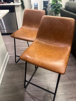 2 barstools set