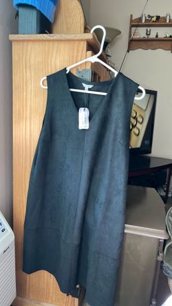 Women. Black Light Weight Dress. 