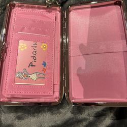 Woman’s wallet
