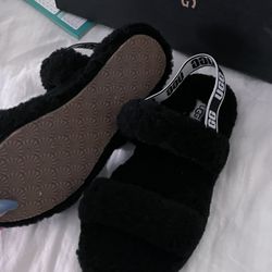 Women’s ugg Black Fur Slipper With Strap 