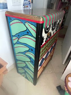 Vintage 4 drawer dresser