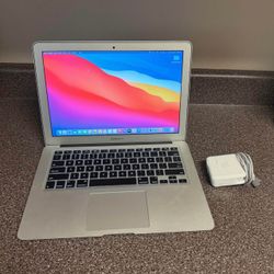 MacBook Air 13.3in i5 Laptop 4gb Ram 500GB SSD W/Lifetime Office