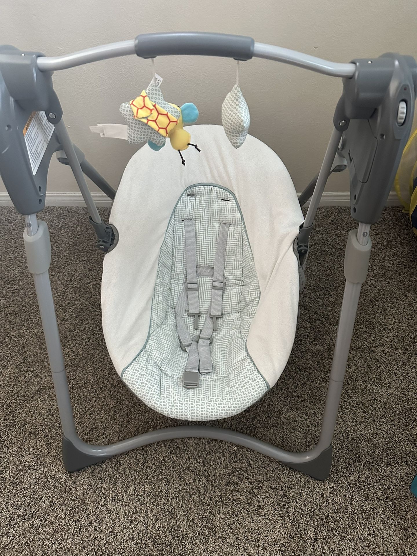 Graco Baby Swing Slim Spaces