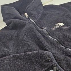 The North Face Small Women's Fleece Jacket.   Size  Small.  Color  Black