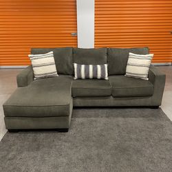 Reversible Chaise Sectional Couch (Free Delivery 🚚)