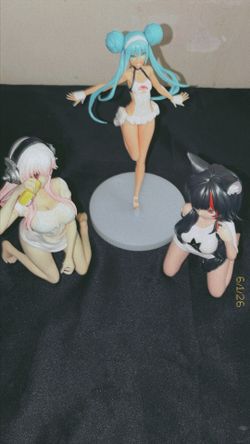 Girl anime figures