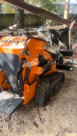 Mini skid steer