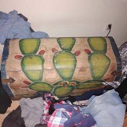 Vintage Linen/Toy Chest