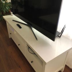 Custom Quartz Table Tops