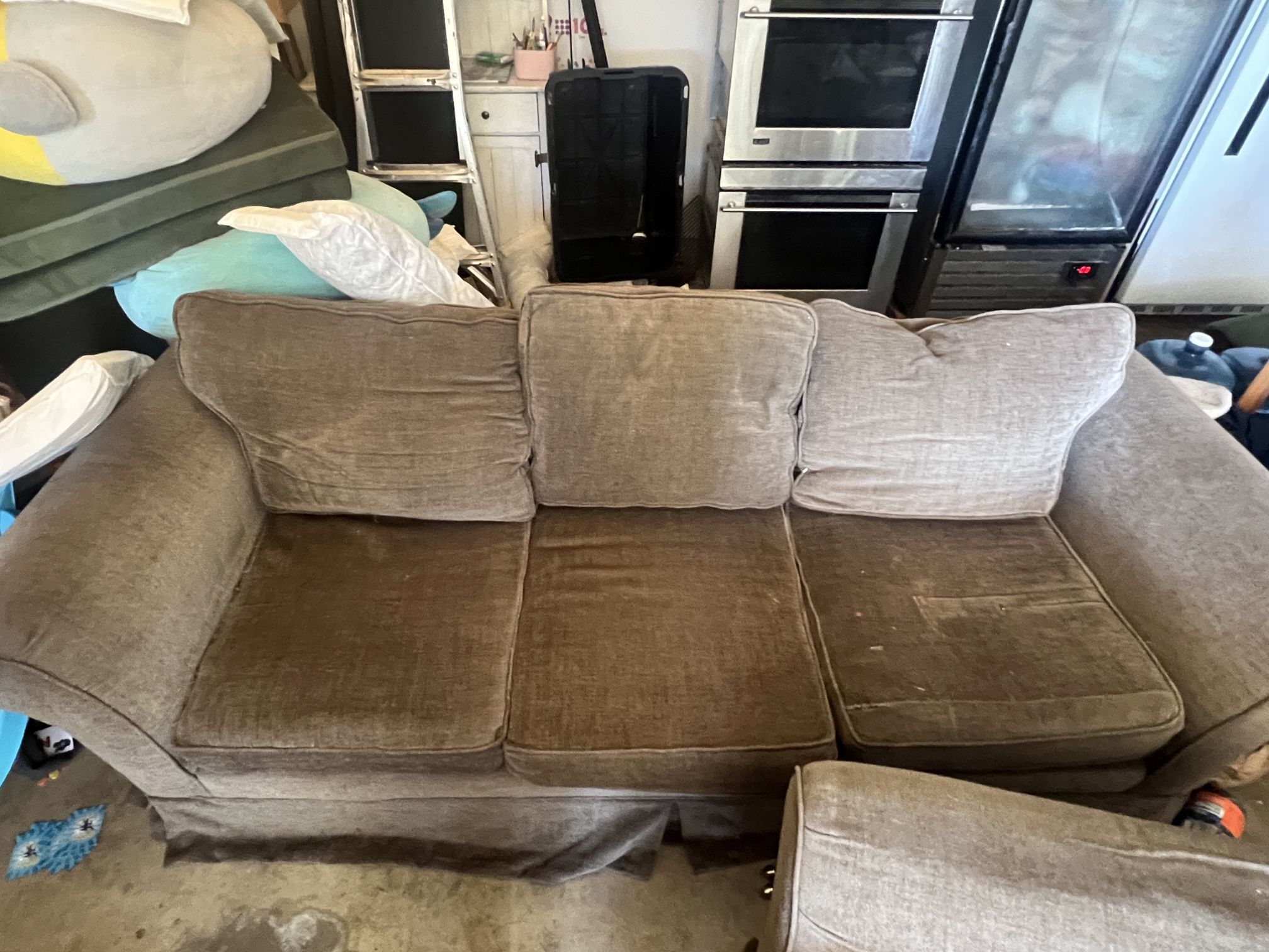 FREE COMFY COUCH