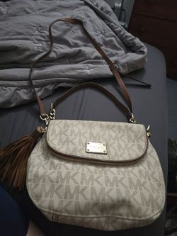 Michael kors crossbody