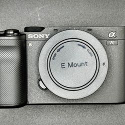 📸 Sony Alpha a7C Full-Frame Mirrorless Camera (Like New)