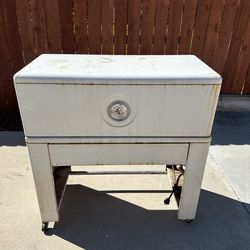 Vintage Hotpoint Electric Ironer