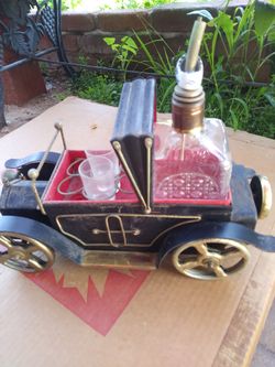 Antique Liquor decanter also a music. eill play when bottle is lifted from car