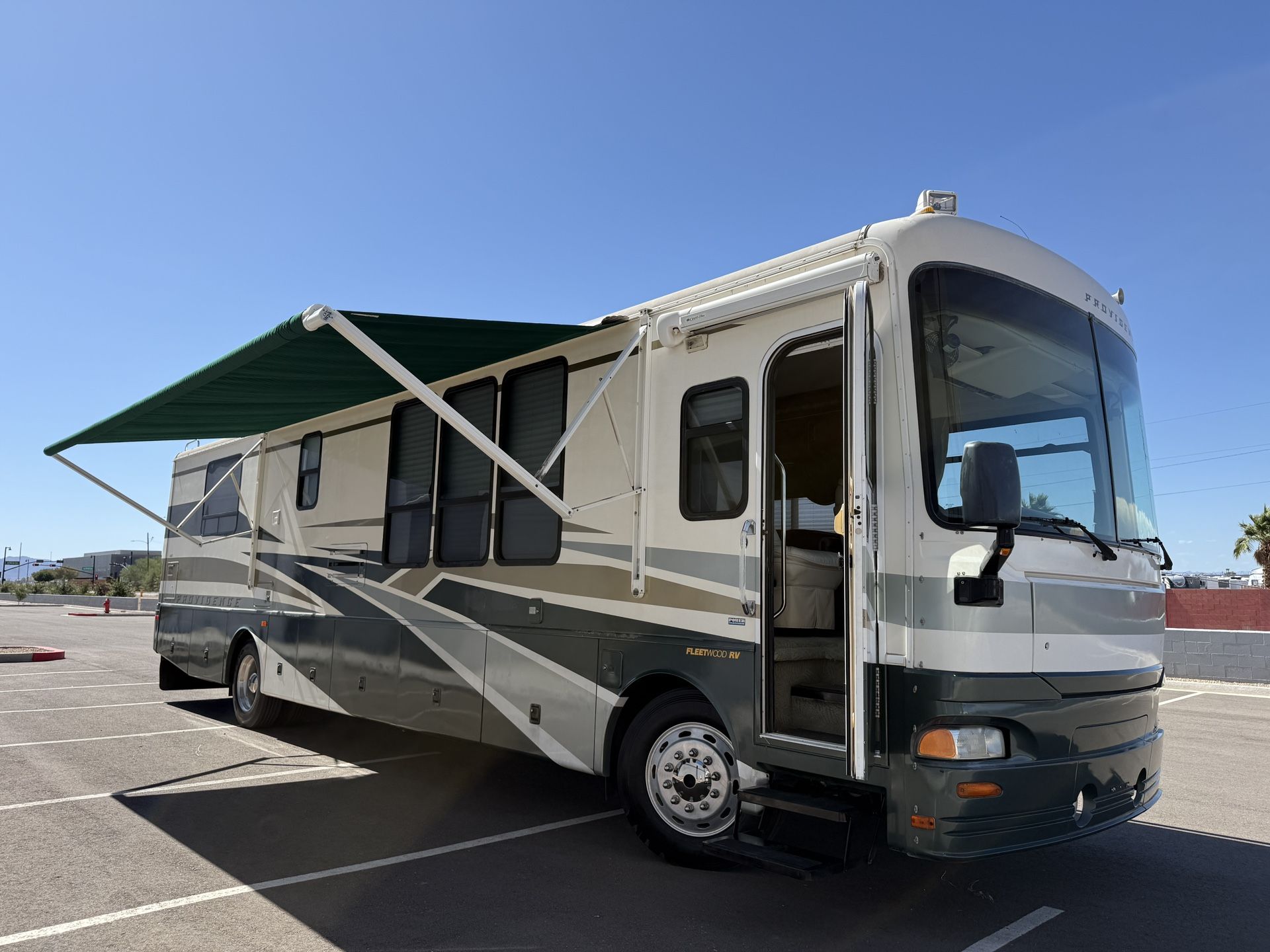 2003 Fleetwood Providence 39P Diesel Pusher 330HP Cat 2Slides 30K Miles Must See Ready To Go
