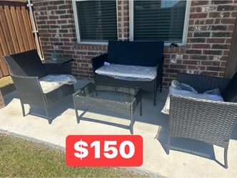 New inbox patio set with cushions (we finance and deliver)