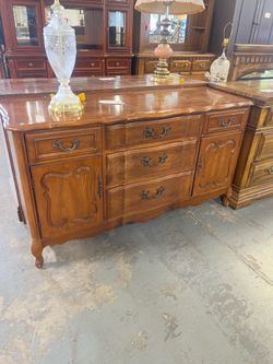 Vintage French style dresser buffet (in store)