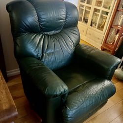 Green La-Z-Boy Leather Recliner $120 Pick Up In Canyon Country/Santa Clarita Cross Posted MQ
